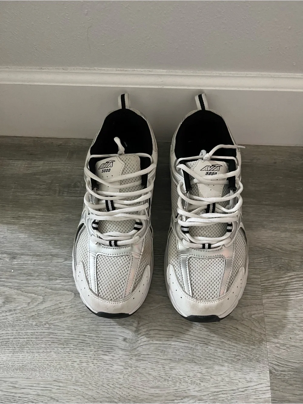 Avia 5000 Men's White and Gray Athletic Sneakers